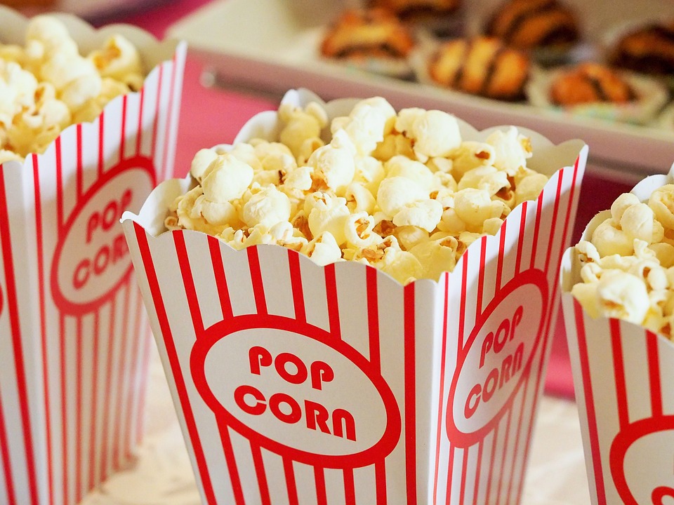 Mám ráda popcorn v kině.